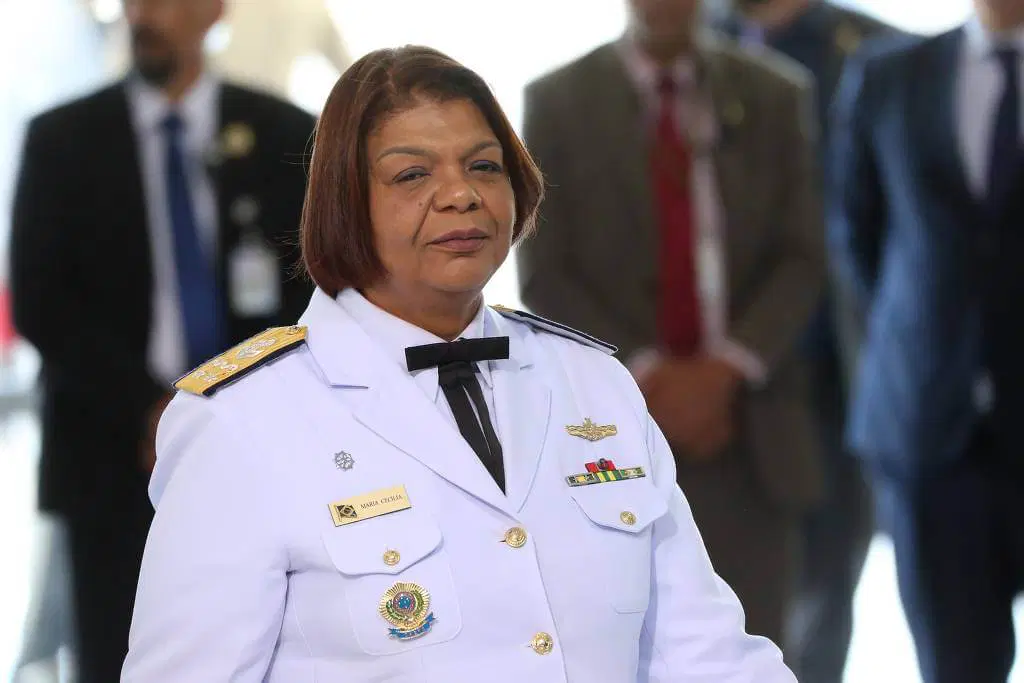 Marinha promove primeira mulher negra a oficial-general