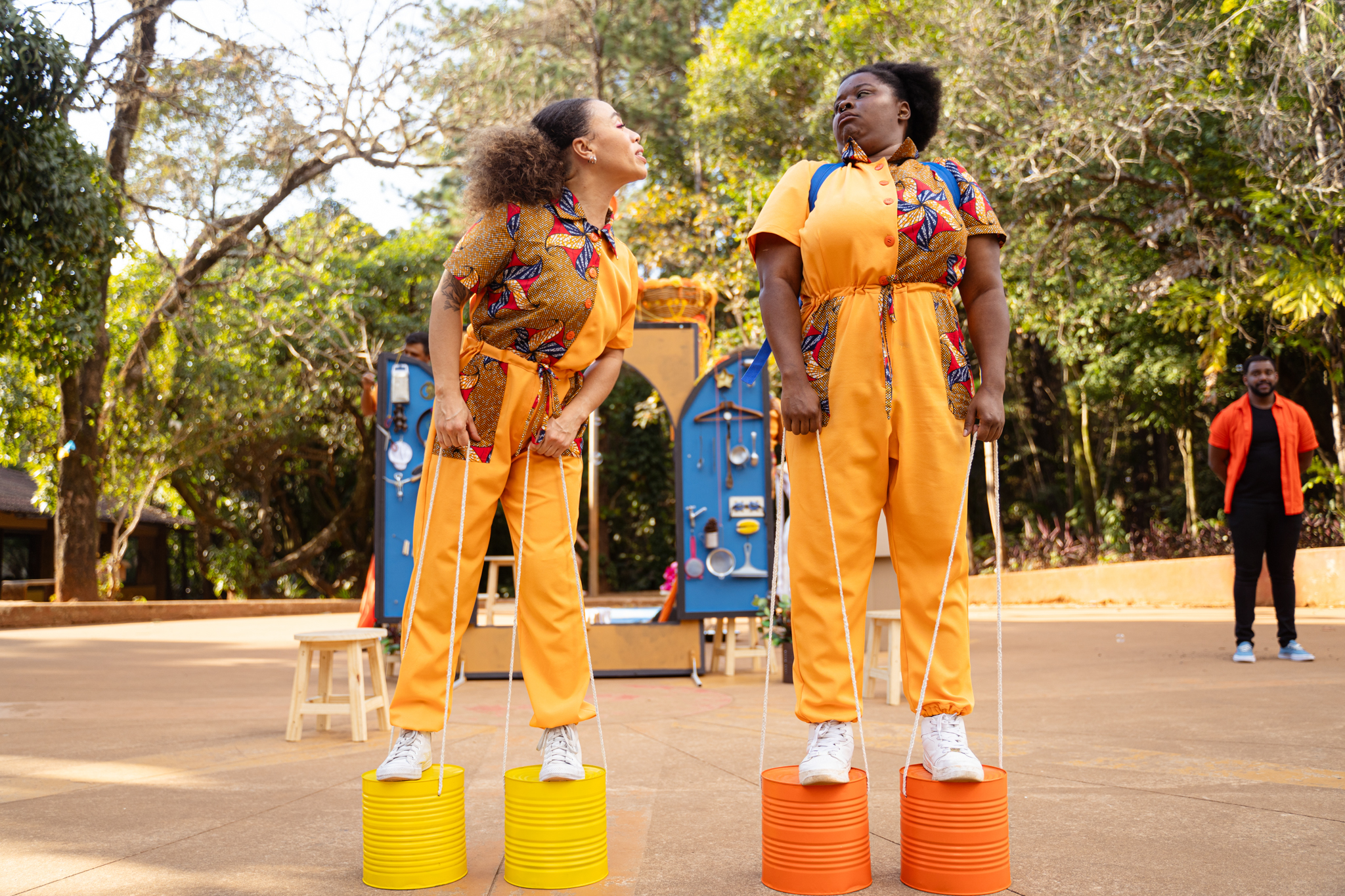 Cia Bando apresenta espetáculo infantil "Matias e a Estrada Infinita do Tempo" em parques públicos de BH; a peça reforçam perspectiva afro-brasileira sobre morte e ausência