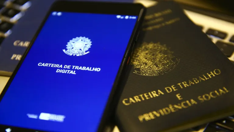 Em cinco meses, Brasil bate recorde em pedidos de demissões: 2,9 milhões