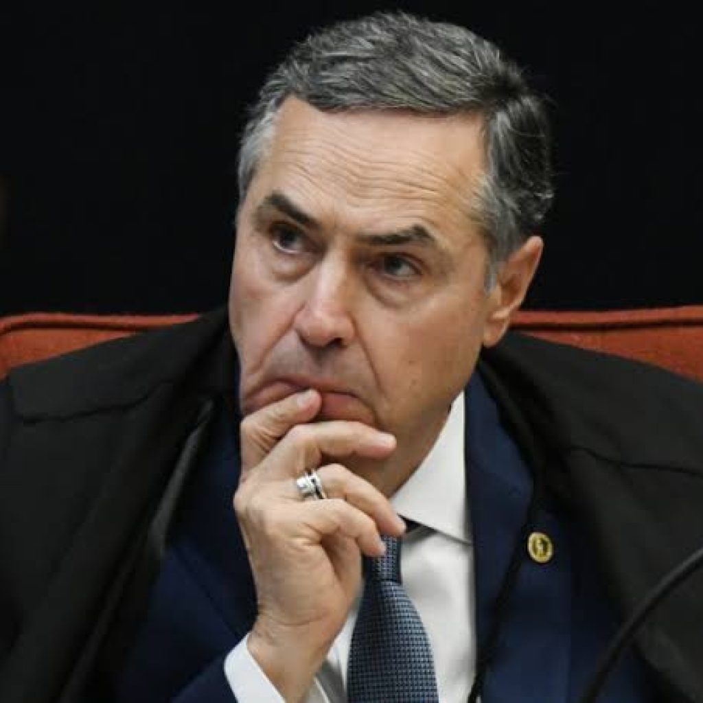 Ministro Luís Roberto Barroso suspende piso salarial da enfermagem