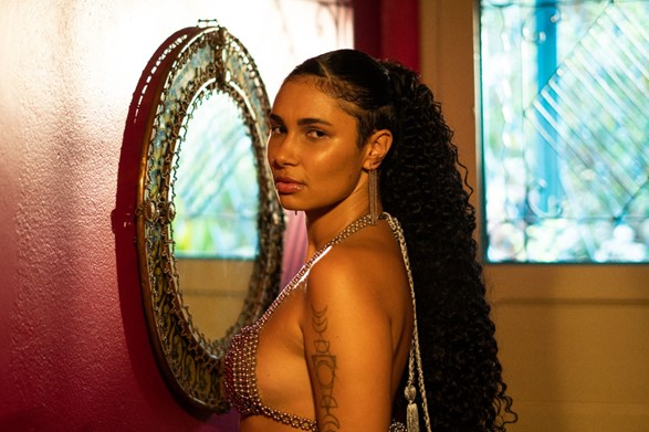 Natura Musical apresenta: “Vem Trenzim”, single que antecede novo álbum de Maíra Baldaia
