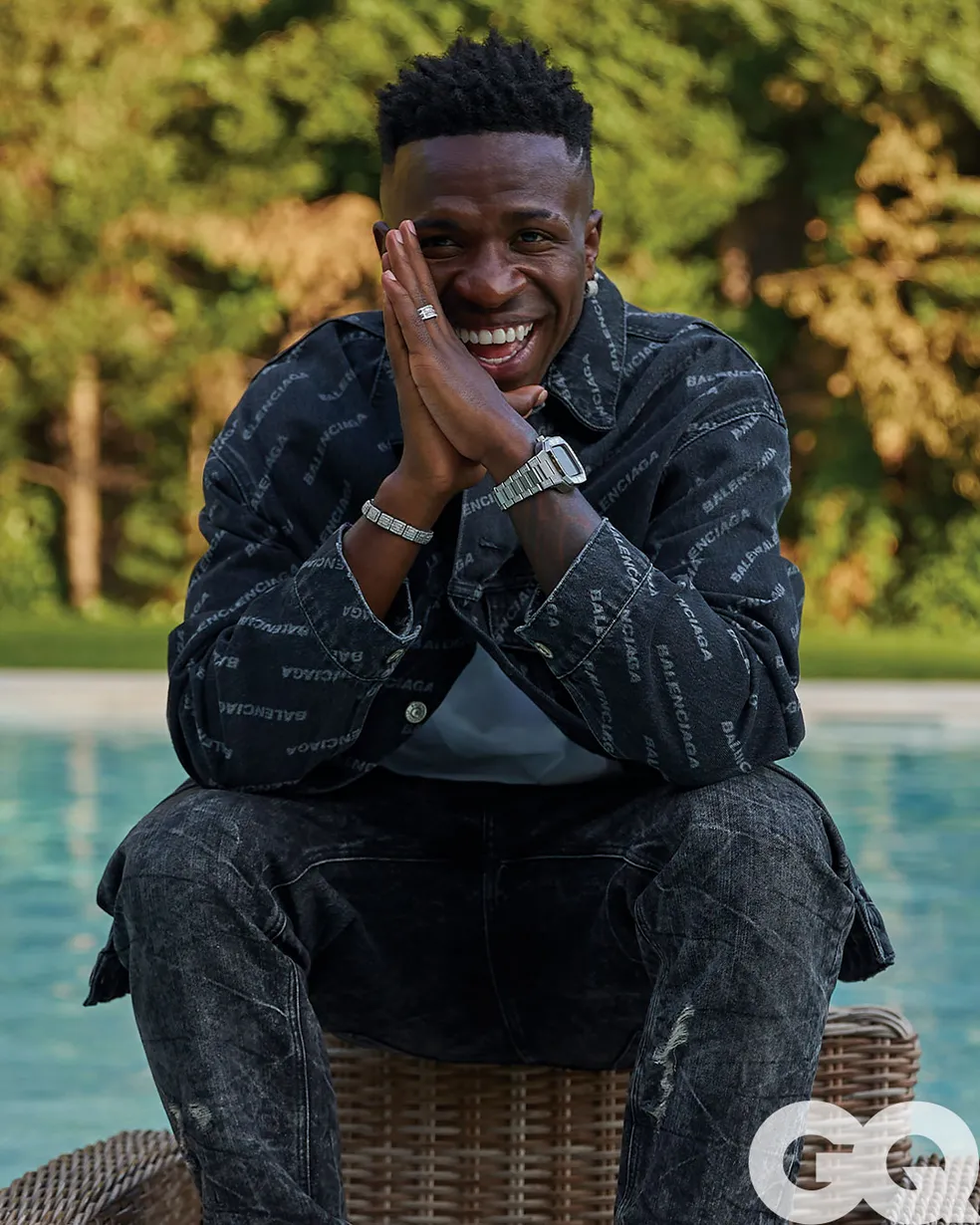 Vini Jr. se inspira em Lewis Hamilton e LeBron James na luta antirracista