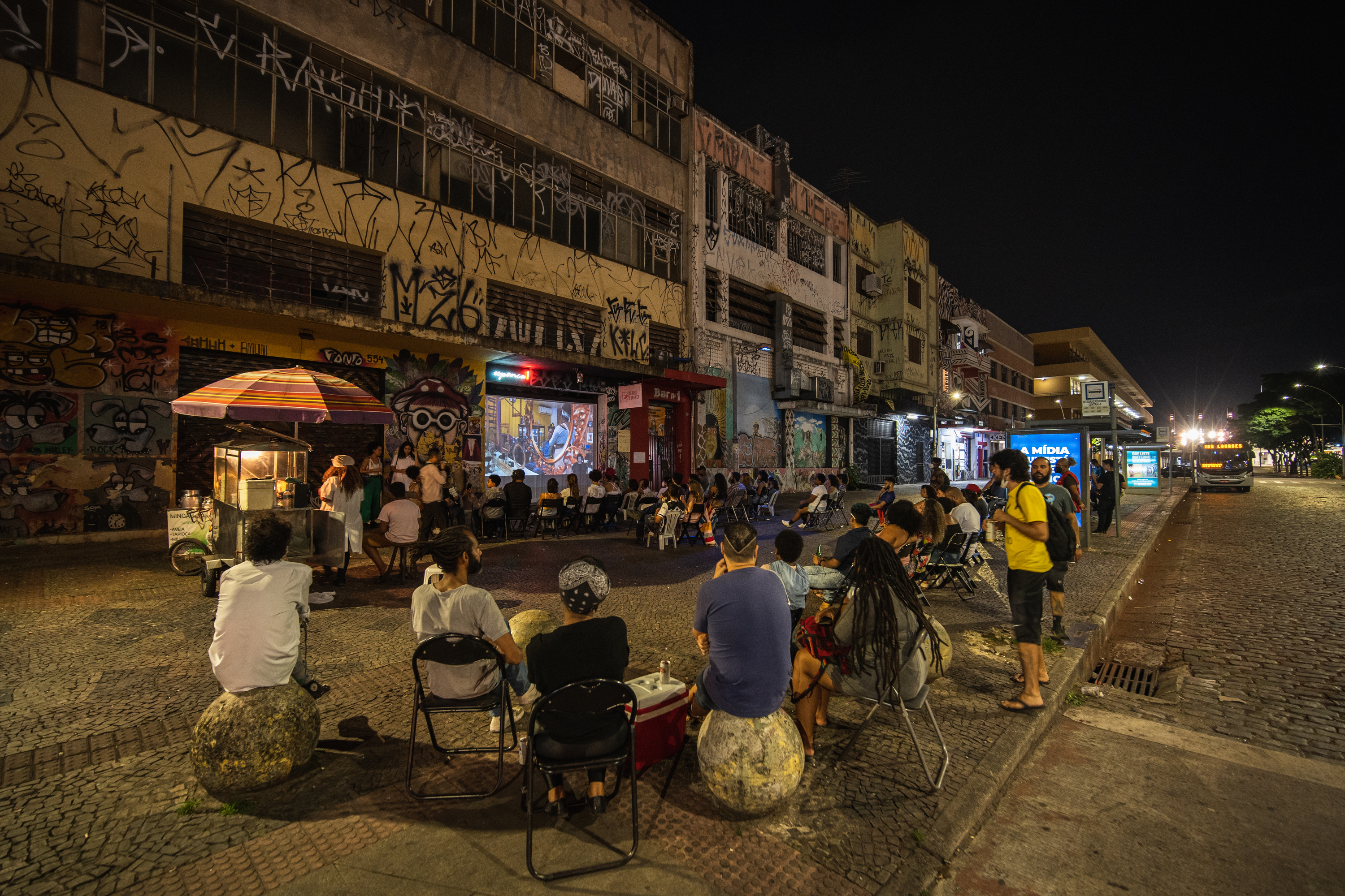 TEATRO ESPANCA ESTÁ COM INSCRIÇÕES ABERTAS PARA PROPOSTAS AUDIOVISUAIS A SEREM EXIBIDAS NO CINEMA DE FACHADA