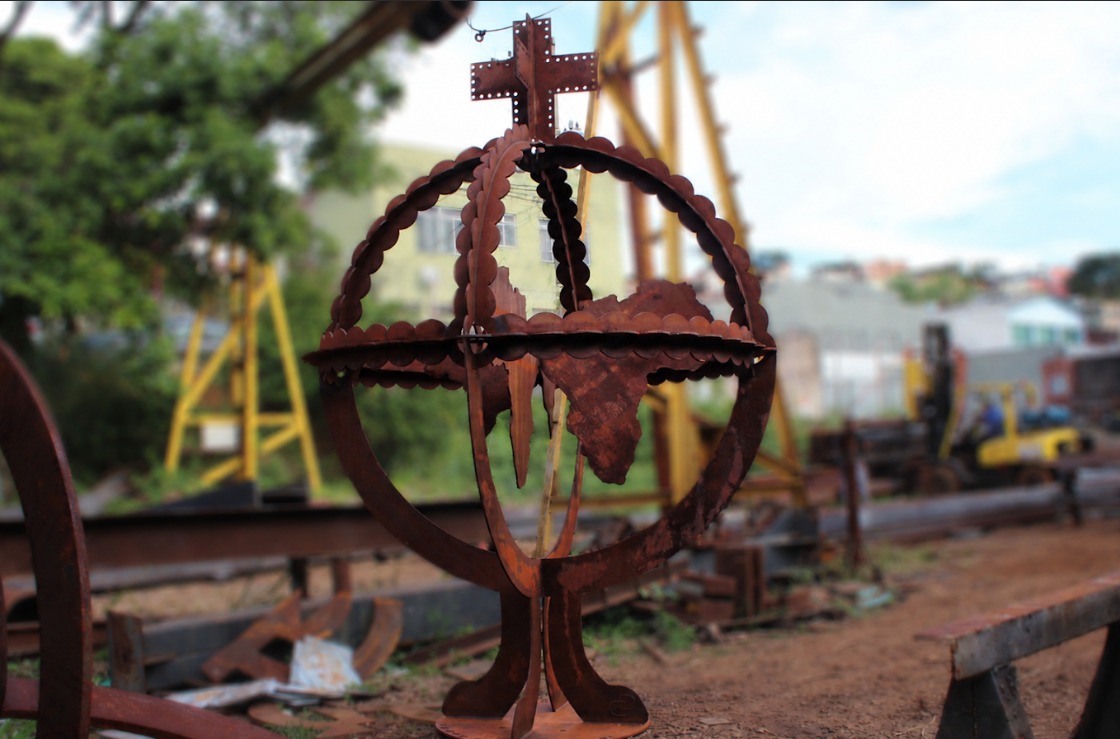 Primeira escultura pública da artista Dyana Santos homenageia o território quilombola dos Arturos