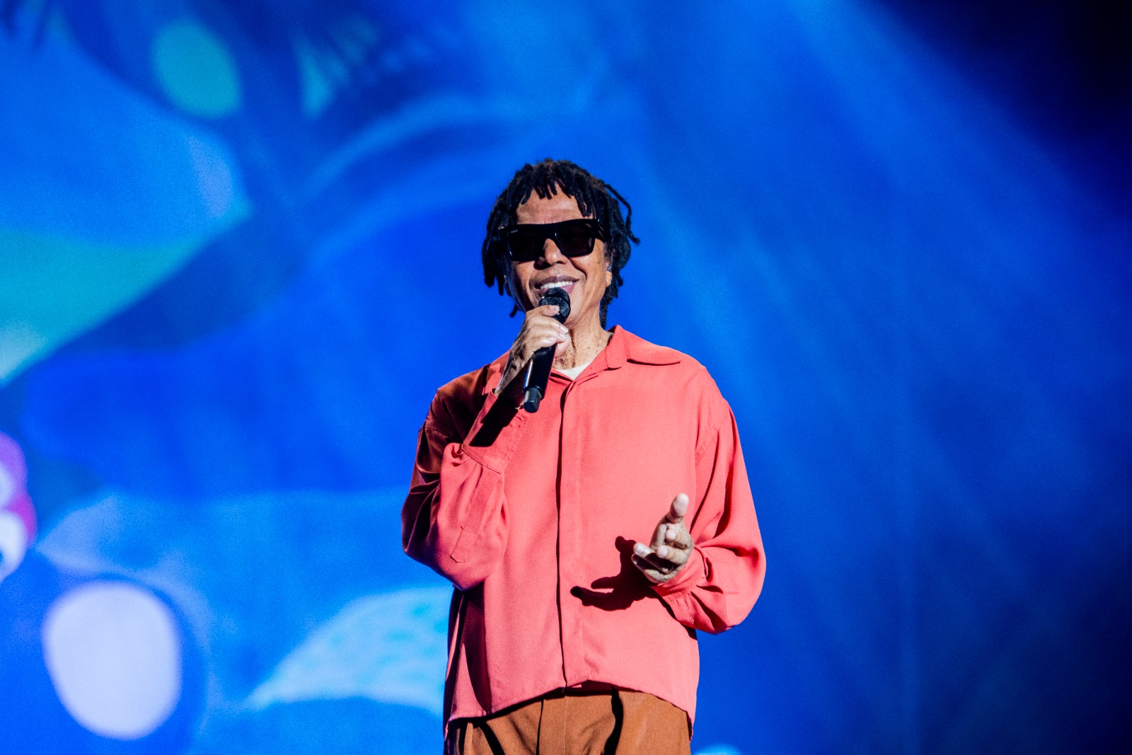 SENSACIONAL! anuncia Djavan como primeiro nome para 2024