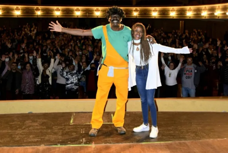 “O teatro tem que ser apresentado à população negra mais cedo”, diz produtor Adelino Benedito sobre a campanha de popularização do teatro