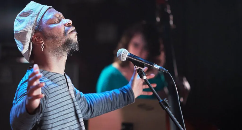 Sérgio Pererê apresenta o show “Canto Negro para Milton Nascimento”