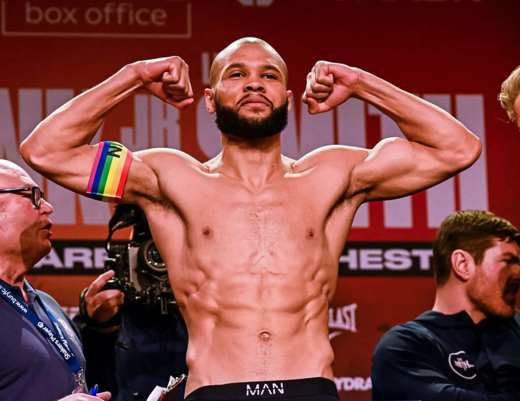 Boxeador Chris Eubank Jr. usa braçadeira de arco-íris após ser chamado de gay pelo oponente