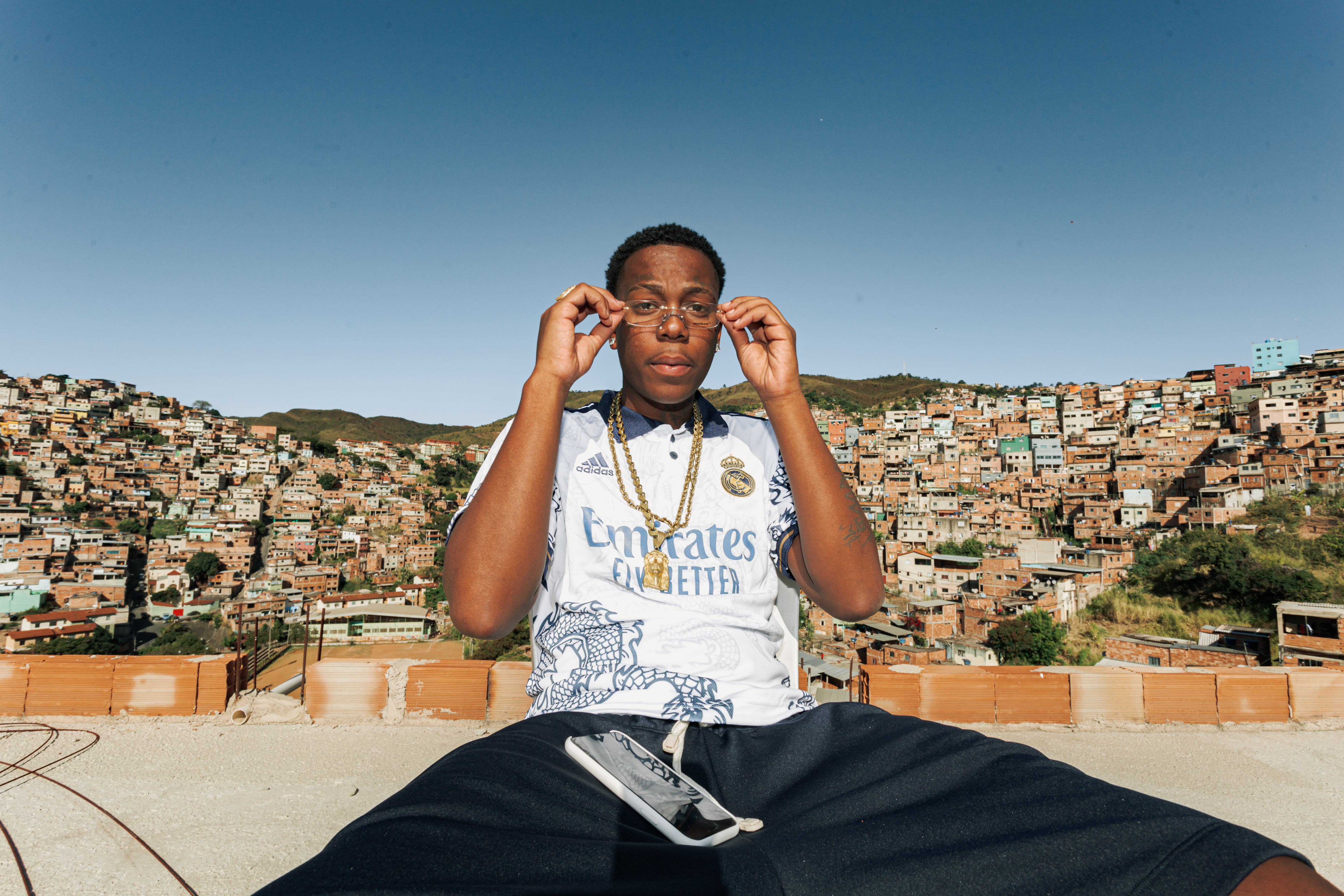 INSPIRADO NAS NOITES AGITADAS DE BH E COM REFERÊNCIA AO “JERSEY CLUB” MISTURADOS AO FUNK MINEIRO, ABBOT LANÇA “TODA NOITE”; COM DIREÇÃO MUSICAL DE FBC