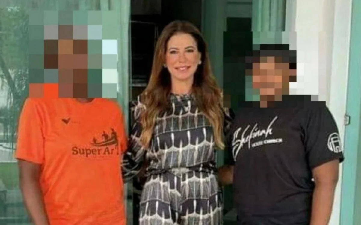 Deputada usa foto com empregadas para dizer que gosta de negras