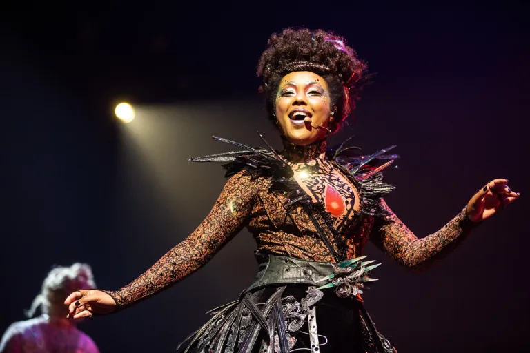 Uma brasileira na Ásia: Cássia Raquel revela detalhes da nova turnê de “Alegria”, do Cirque Du Soleil