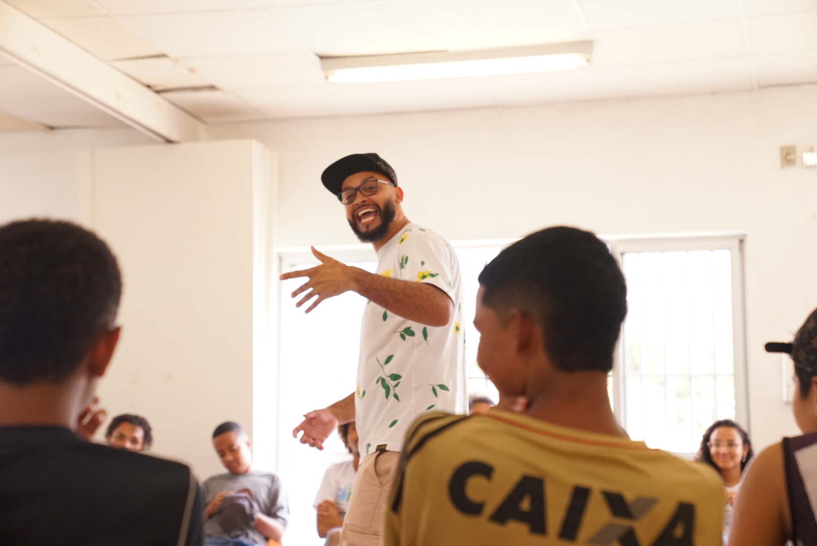 Jovens da região do Barreiro refletem sobre as Masculinidades Negras através da música em oficinas gratuitas