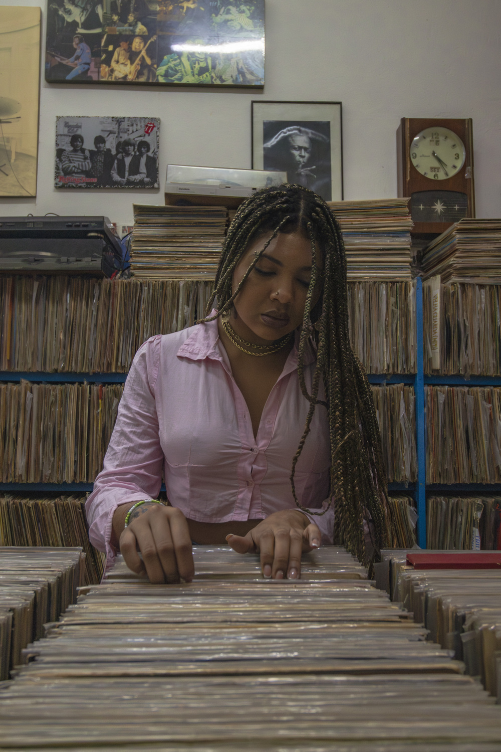 Rapper Ynaê lança álbum ‘Delírio II’ retratando a vivência da juventude de periferia