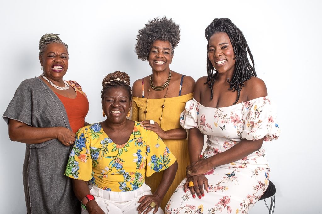 MULHERES SAMBISTAS HOMENAGEIAM DONA ANA ELISA